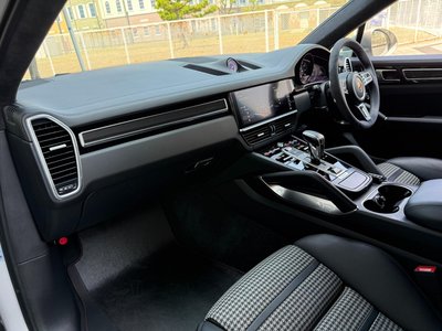 2020 Porsche CAYENNE thumbnail 39