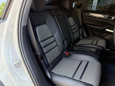 2020 Porsche CAYENNE thumbnail 48