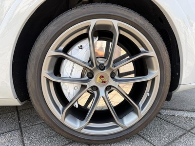 2020 Porsche CAYENNE photo 15