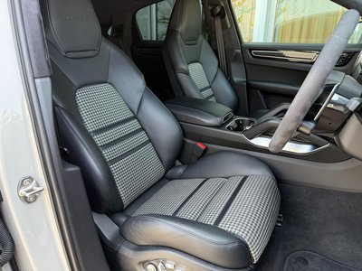 2020 Porsche CAYENNE thumbnail 35
