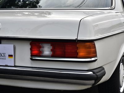 1982 Mercedes-BENZ MEDIUM-CLASS photo 16