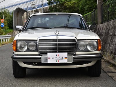 1982 Mercedes-BENZ MEDIUM-CLASS photo 5
