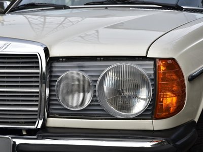1982 Mercedes-BENZ MEDIUM-CLASS photo 8