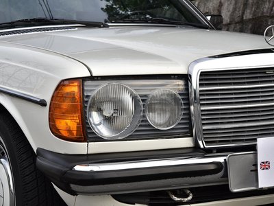 1982 Mercedes-BENZ MEDIUM-CLASS photo 7