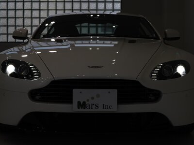 2017 Aston Martin V8 thumbnail 4