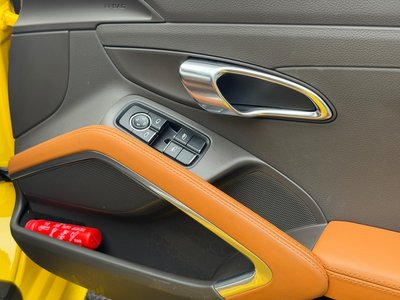 2013 Porsche CAYMAN thumbnail 41