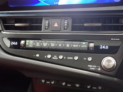 2023 Lexus ES photo 14