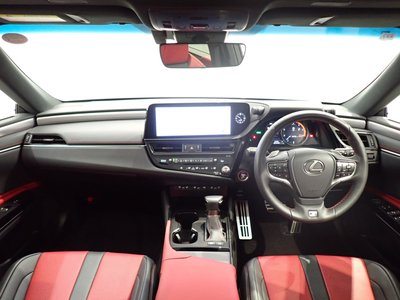2023 Lexus ES photo 2