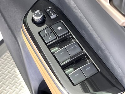 صورة 31 لـ 2025 Toyota CROWN SPORT