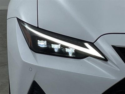 2021 Lexus IS thumbnail 39