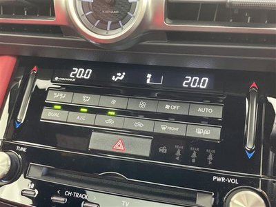 2021 Lexus IS photo 15
