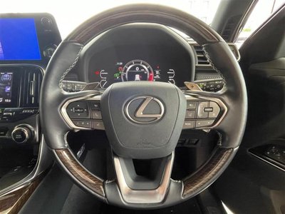 2022 Lexus LX thumbnail 17