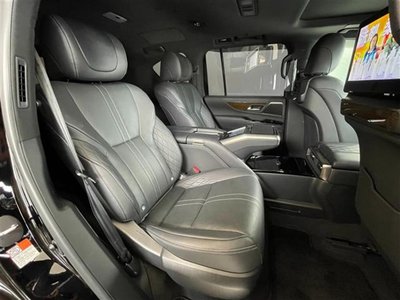 2022 Lexus LX photo 14