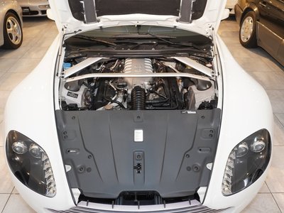 صورة 44 لـ 2008 Aston Martin V8