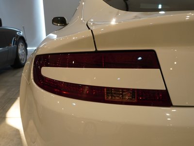 صورة 38 لـ 2008 Aston Martin V8