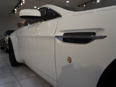 صورة 33 لـ 2008 Aston Martin V8