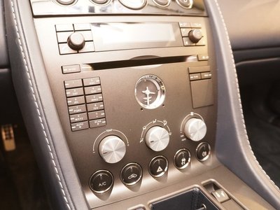 صورة 64 لـ 2008 Aston Martin V8