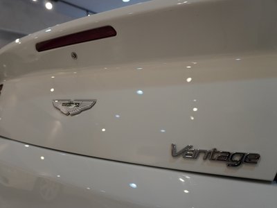 صورة 42 لـ 2008 Aston Martin V8