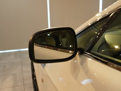 صورة 25 لـ 2008 Aston Martin V8