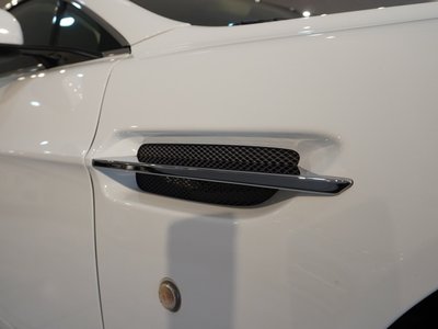صورة 32 لـ 2008 Aston Martin V8