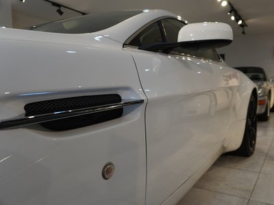 صورة 34 لـ 2008 Aston Martin V8
