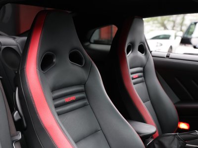 2016 Nissan GT-R — миниатюра 5