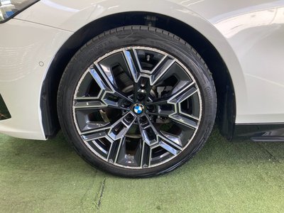 2025 BMW 5 SERIES TOURING thumbnail 23