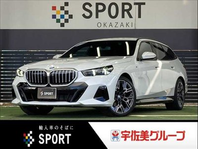 2025 BMW 5 SERIES TOURING photo 1