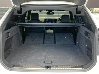 2025 BMW 5 SERIES TOURING photo 13