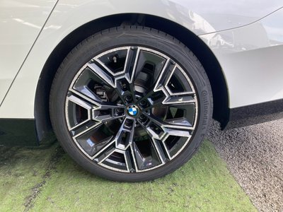 2025 BMW 5 SERIES TOURING thumbnail 24