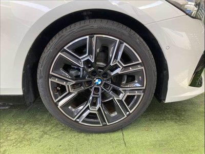 2025 BMW 5 SERIES TOURING photo 10