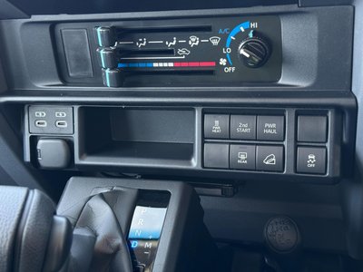 2025 Toyota LAND CRUISER 70 — миниатюра 54