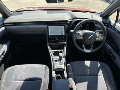 2025 Lexus LBX thumbnail 44