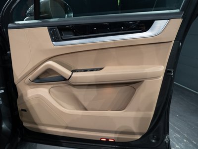 2023 Porsche CAYENNE thumbnail 40