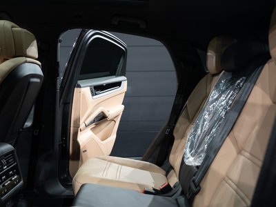 2023 Porsche CAYENNE thumbnail 46