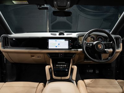 2023 Porsche CAYENNE photo 2