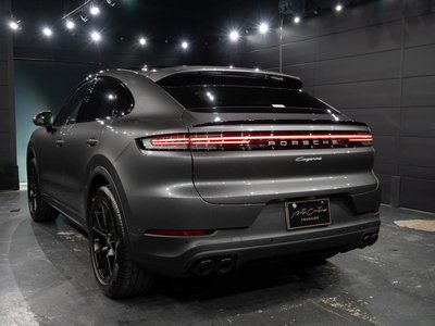 2023 Porsche CAYENNE photo 6