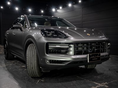 2023 Porsche CAYENNE photo 3