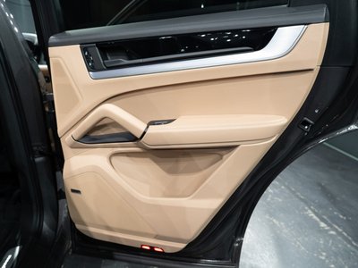 2023 Porsche CAYENNE thumbnail 45