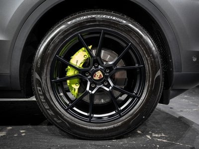 2023 Porsche CAYENNE thumbnail 18