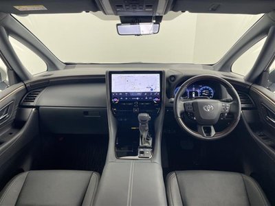 2025 Toyota ALPHARD — фото 3