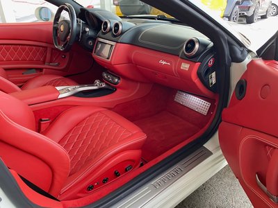 صورة مصغرة 53 لـ 2010 Ferrari CALIFORNIA