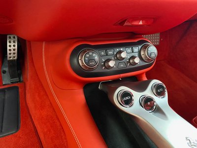 صورة مصغرة 46 لـ 2010 Ferrari CALIFORNIA