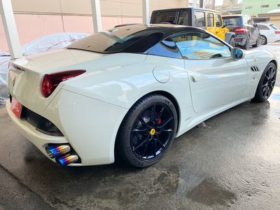 صورة مصغرة 72 لـ 2010 Ferrari CALIFORNIA