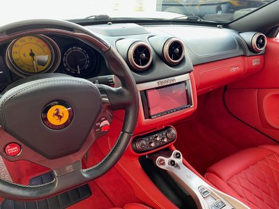 صورة مصغرة 40 لـ 2010 Ferrari CALIFORNIA