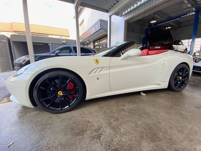 صورة مصغرة 10 لـ 2010 Ferrari CALIFORNIA