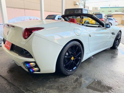 صورة مصغرة 18 لـ 2010 Ferrari CALIFORNIA