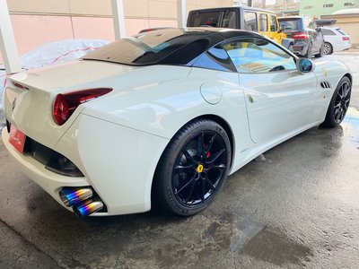صورة مصغرة 71 لـ 2010 Ferrari CALIFORNIA