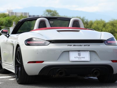 2021 Porsche 718 photo 2