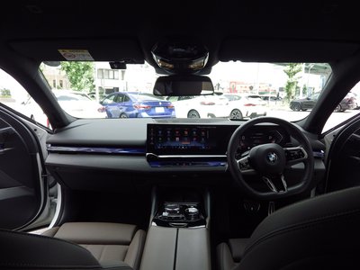 2025 BMW 5 SERIES TOURING 照片 8